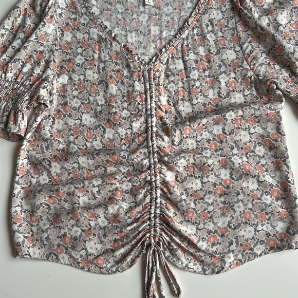 Kirious Los Angeles floral print ruffled Blouse, smoked detail sleeves - Picture 3 of 8